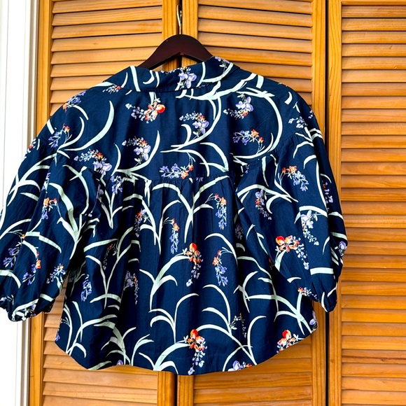 MEAVE— beautiful cropped floral blouse, size S, a little puff on the s/s. - Picture 3 of 8